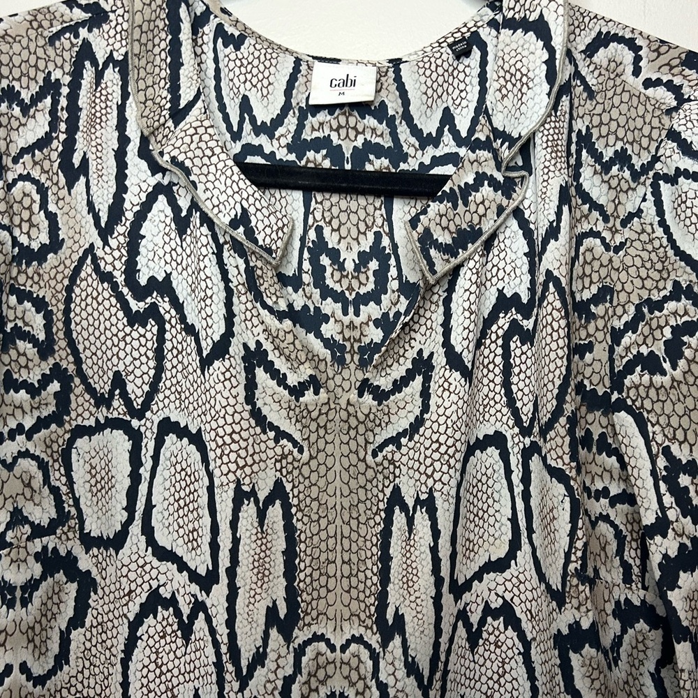 Cabi 3759 Serpentine Blouse Size Medium - Picture 5 of 9